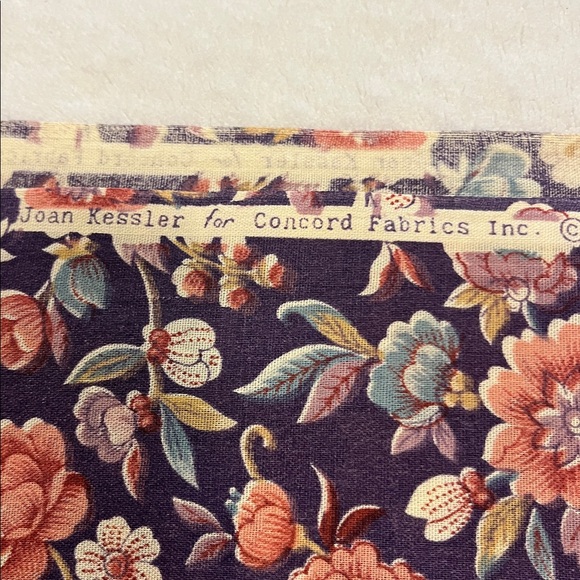 Vintage Purple & Pink Floral Pattern Fabric - 3 yards - Picture 4 of 4